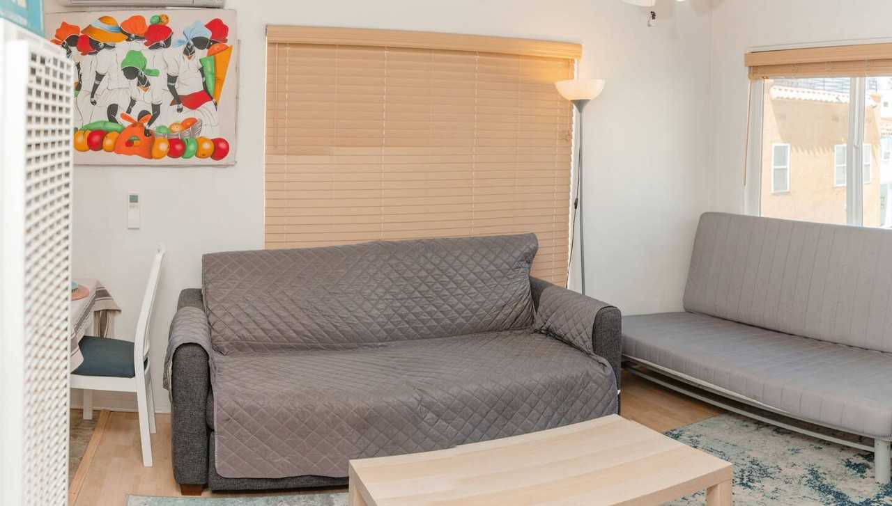 712 1/2 Zanzibar Court - Photo 5 of 27