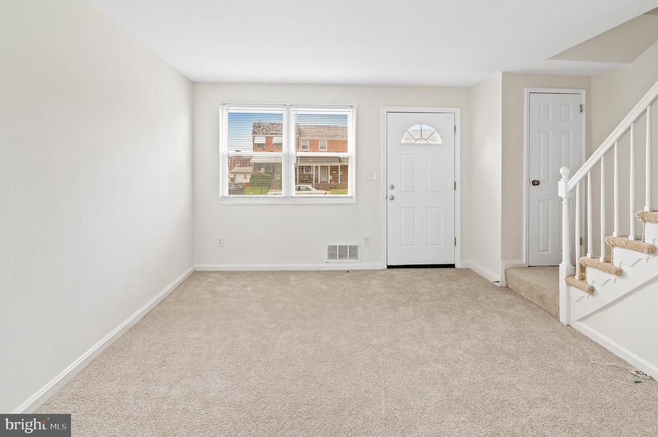 7827 Eastdale Rd - Photo 4 of 20