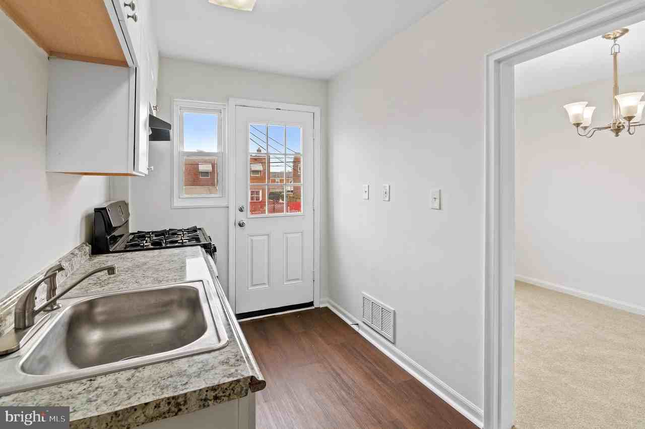 7827 Eastdale Rd - Photo 7 of 20