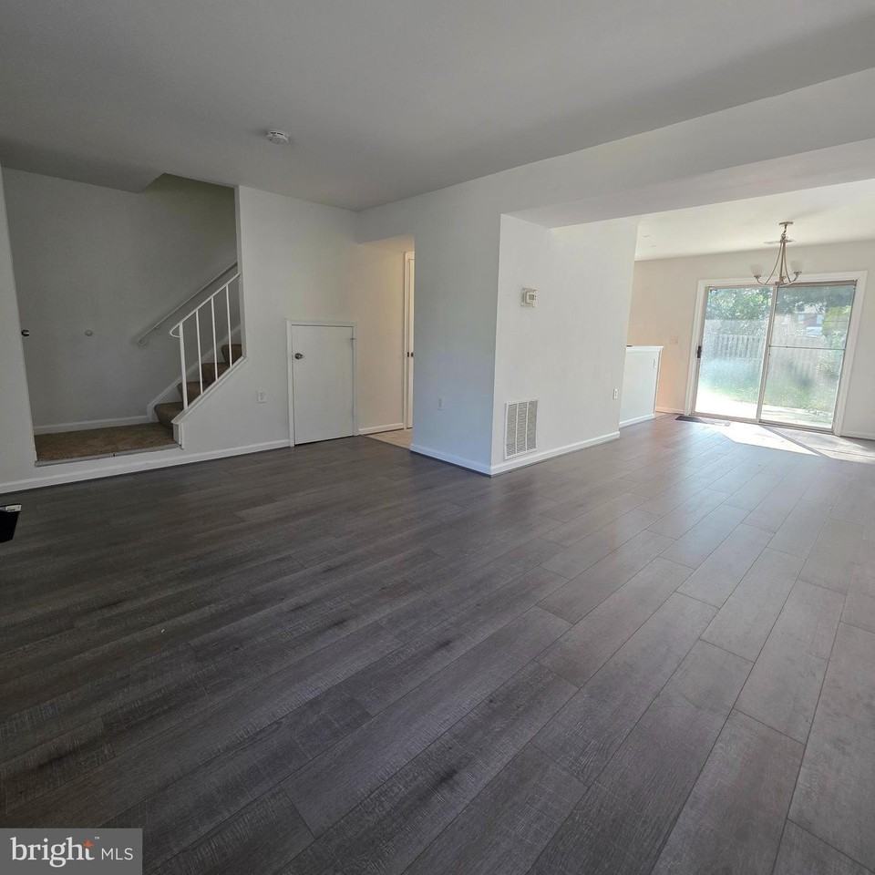 404 Trefoil Pl - Photo 3 of 13