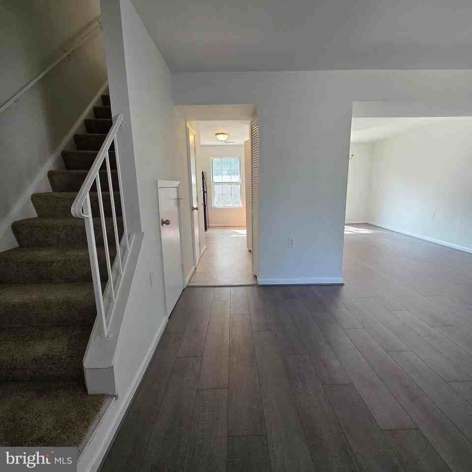 404 Trefoil Pl - Photo 4 of 13