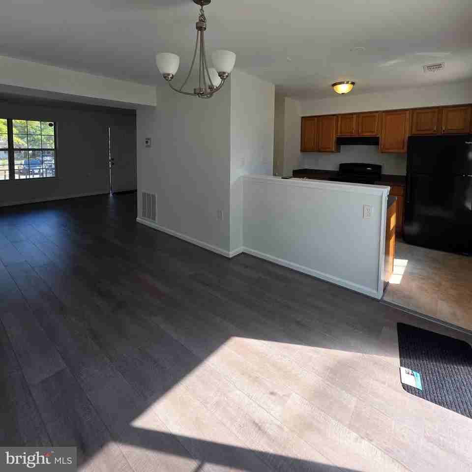 404 Trefoil Pl - Photo 5 of 13