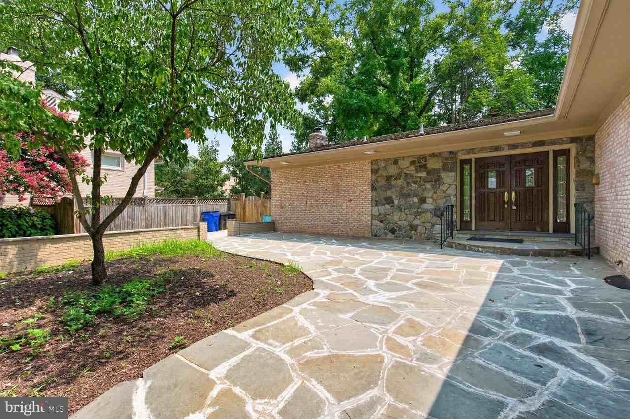6216 Goodview St - Photo 5 of 50