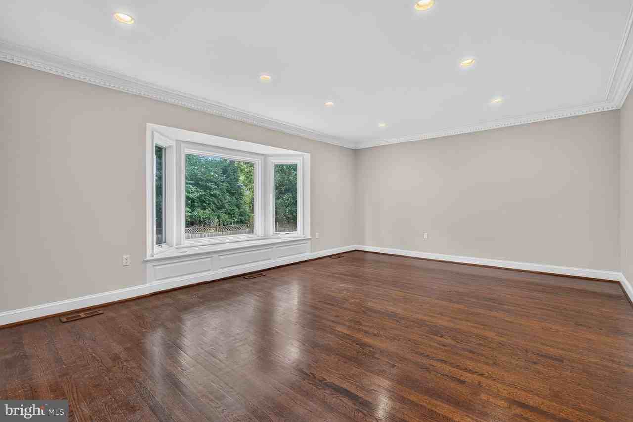 6216 Goodview St - Photo 7 of 50