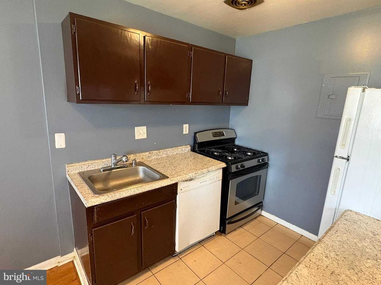 5424 85th Ave #102 - Photo 6 of 16