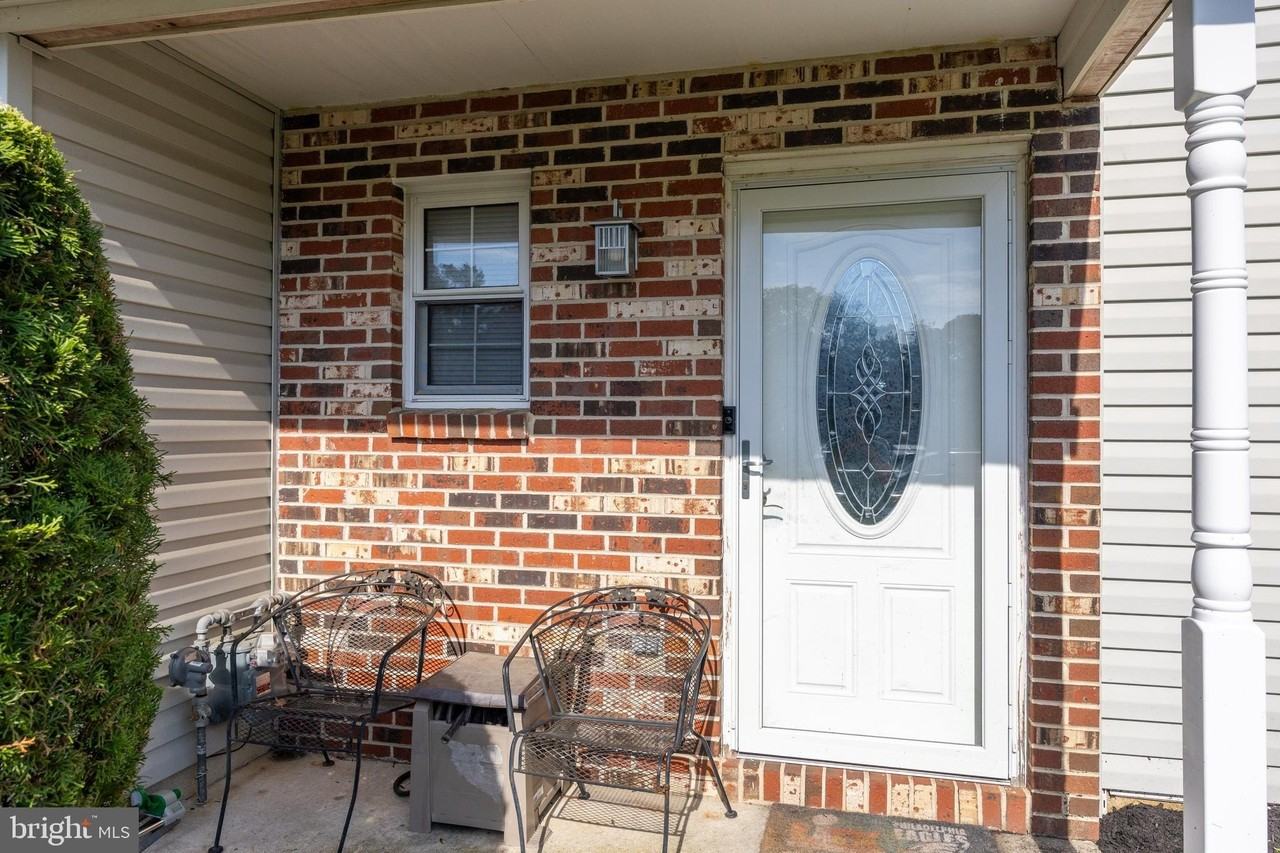 13 Hopewell Ln - Photo 3 of 19