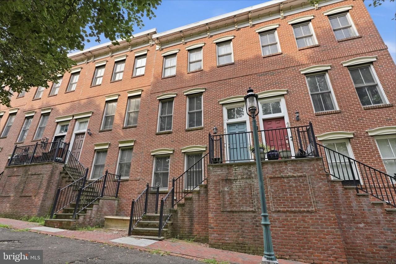 44 Livingston St - Photo 2 of 33
