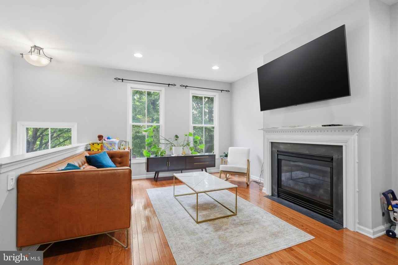 44 Livingston St - Photo 4 of 33