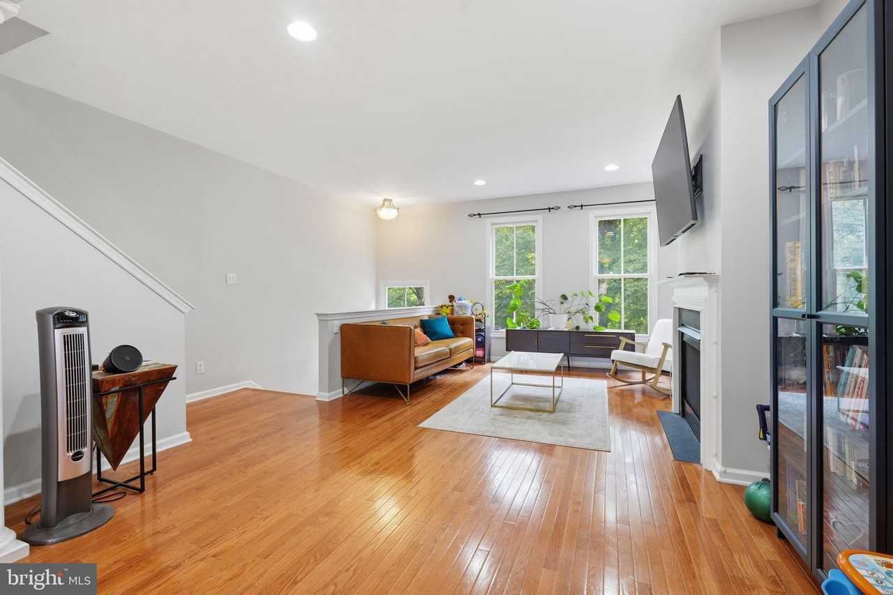 44 Livingston St - Photo 7 of 33