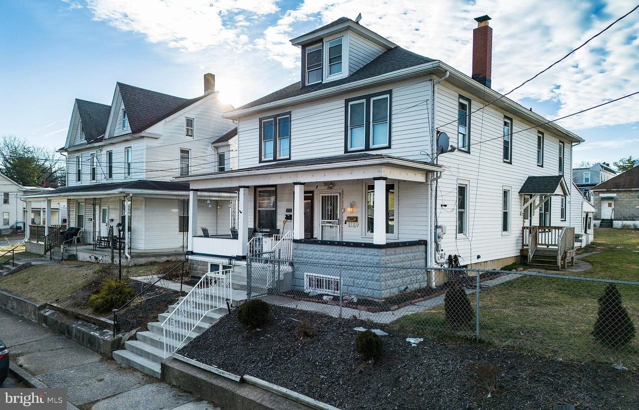 2721 Butler St - Photo 6 of 50