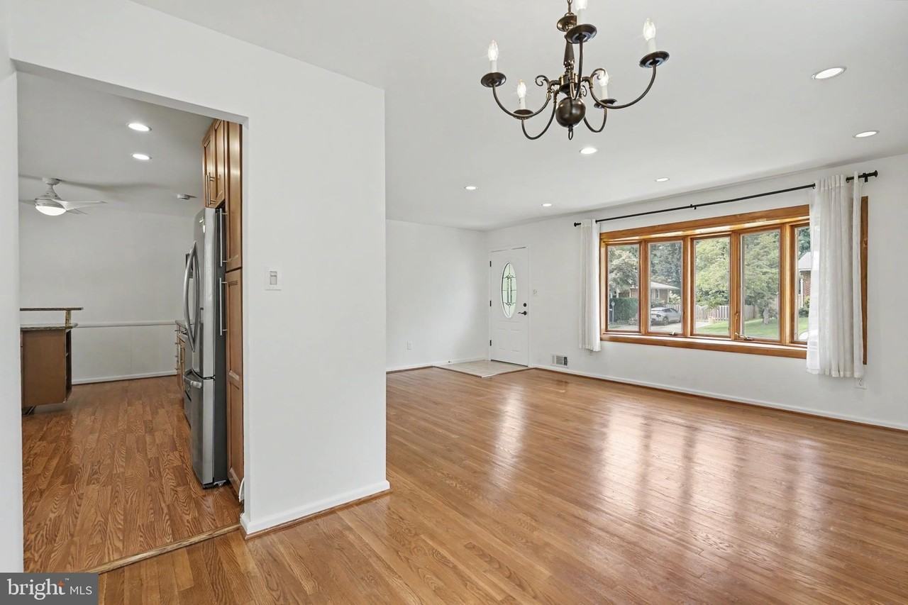 604 Yeonas Dr Sw - Photo 4 of 34
