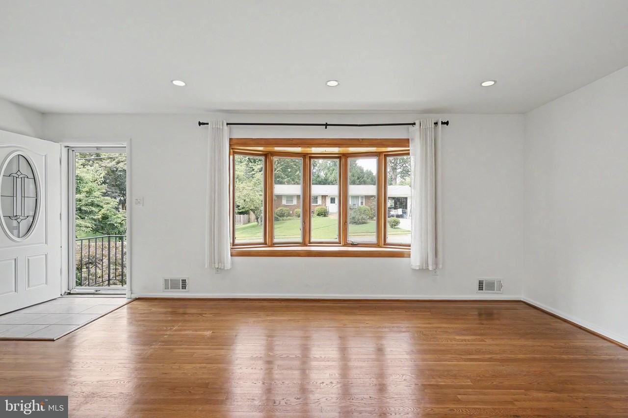 604 Yeonas Dr Sw - Photo 5 of 34