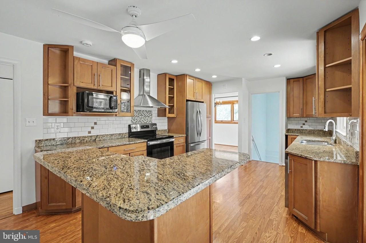 604 Yeonas Dr Sw - Photo 7 of 34