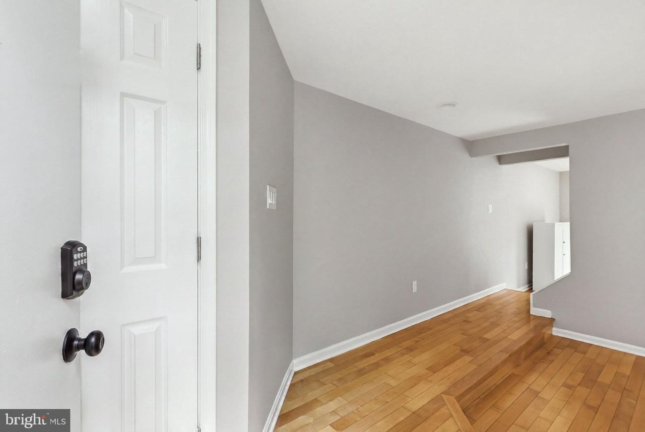 11092 Saffold Way - Photo 5 of 43