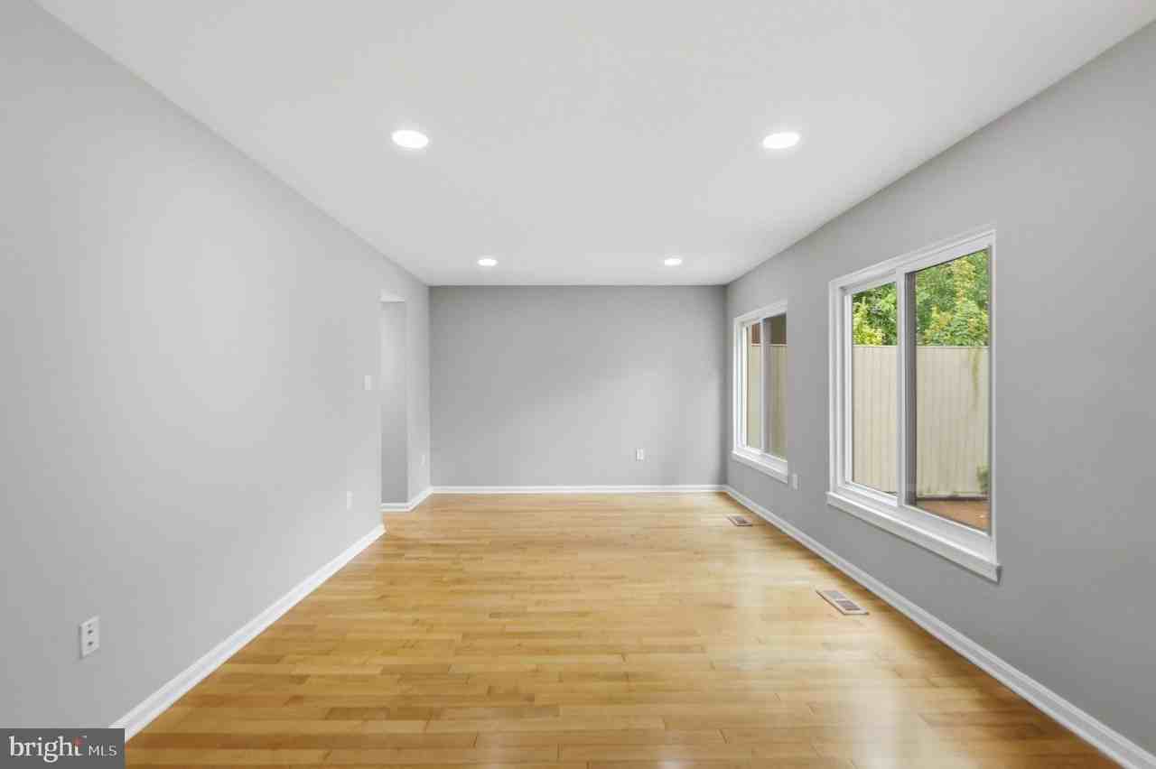 11092 Saffold Way - Photo 6 of 43