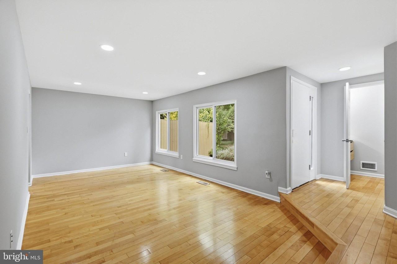 11092 Saffold Way - Photo 7 of 43