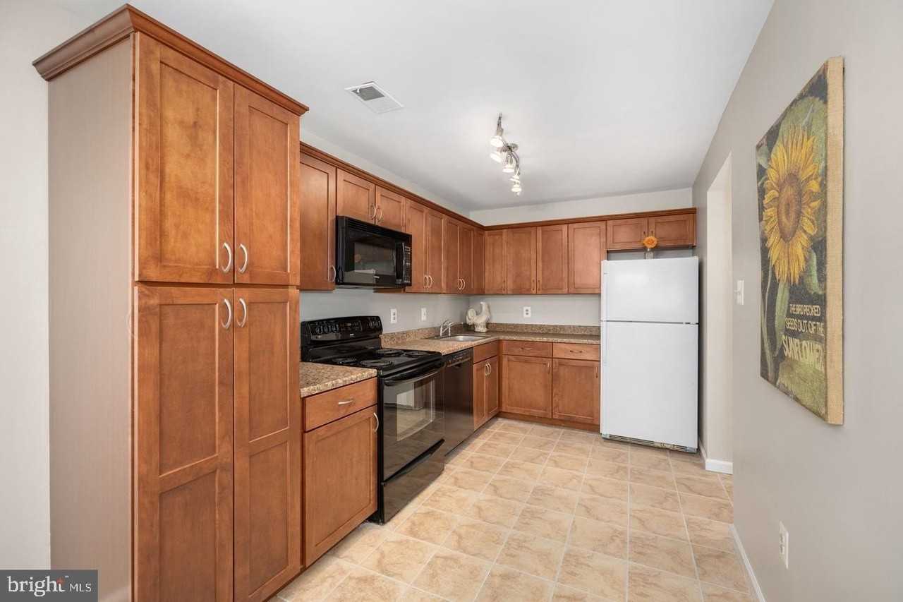 10673 Spring Oak Ct - Photo 3 of 15