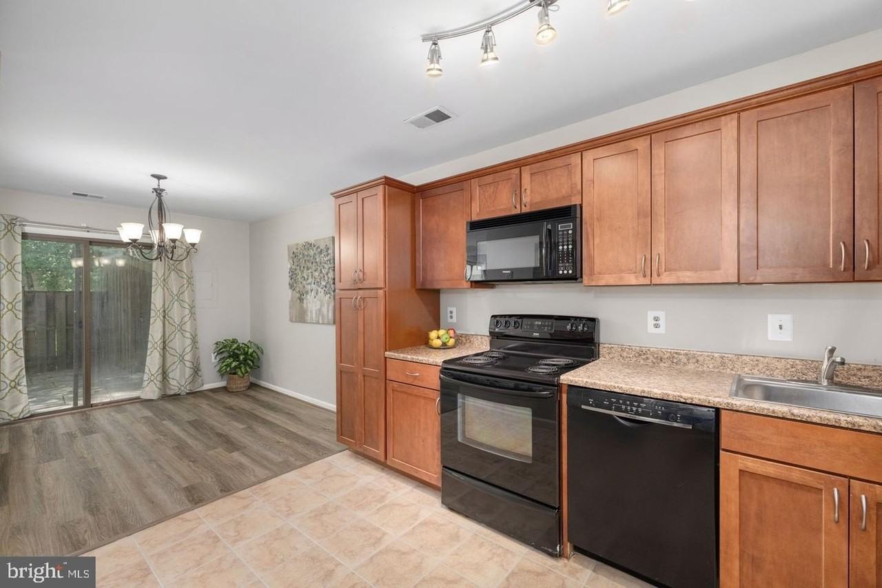 10673 Spring Oak Ct - Photo 5 of 15