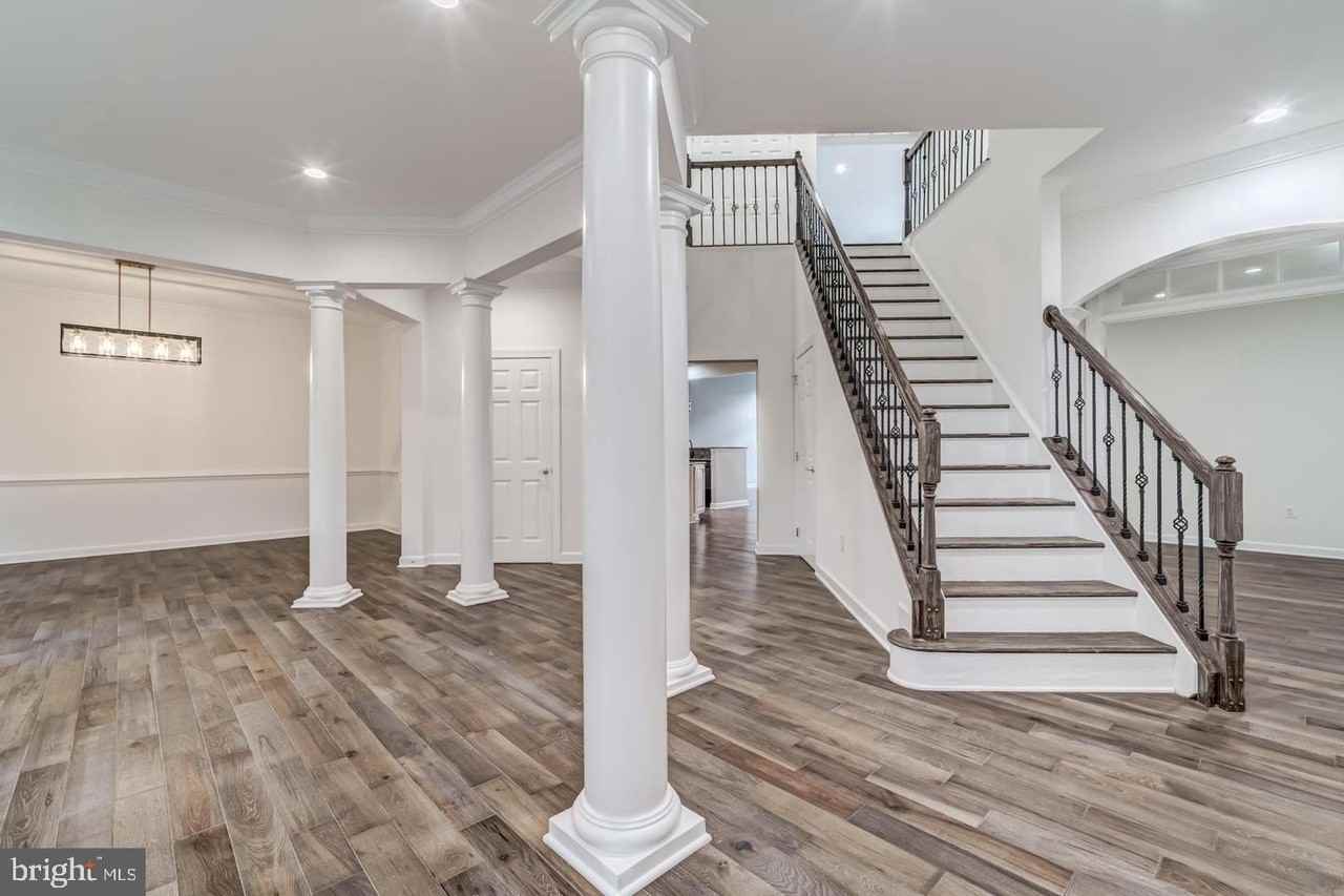 24909 Pinebrook Rd - Photo 2 of 34