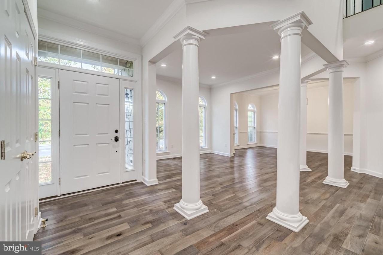 24909 Pinebrook Rd - Photo 3 of 34