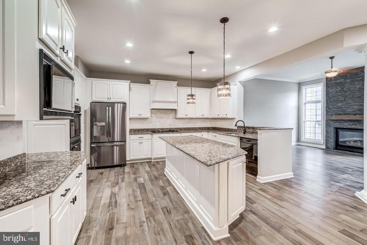 24909 Pinebrook Rd - Photo 4 of 34