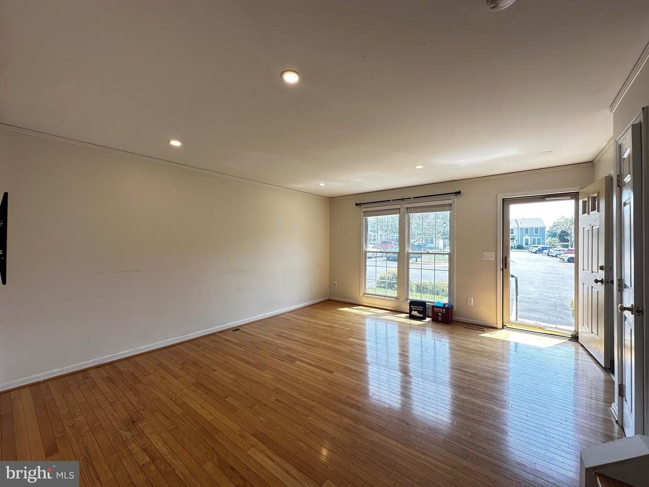 9799 Mock Orange Ct - Photo 5 of 35