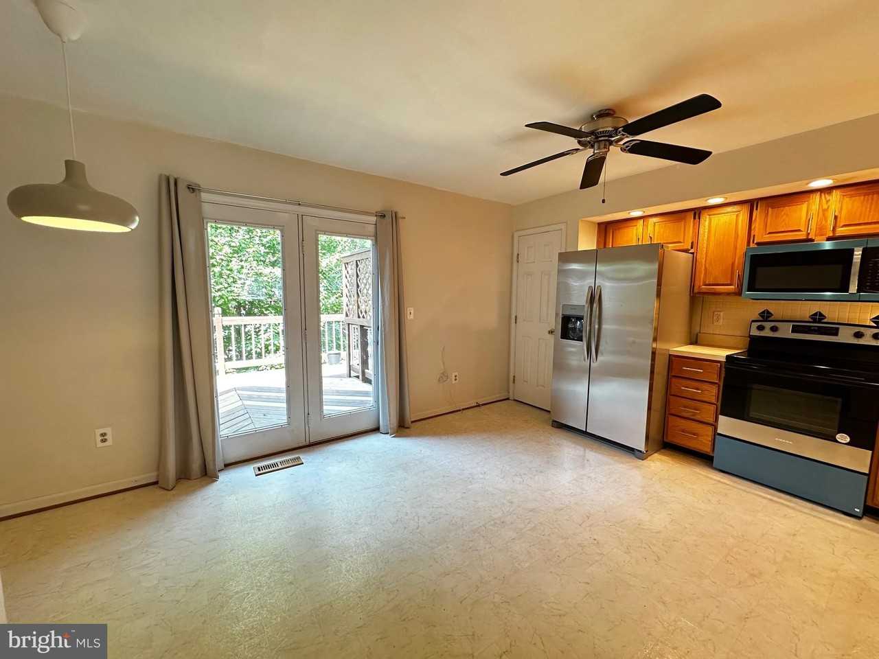 9799 Mock Orange Ct - Photo 7 of 35