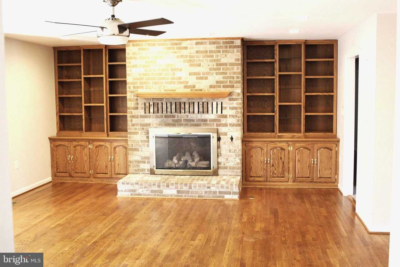 4511 Sudley Rd - Photo 4 of 16