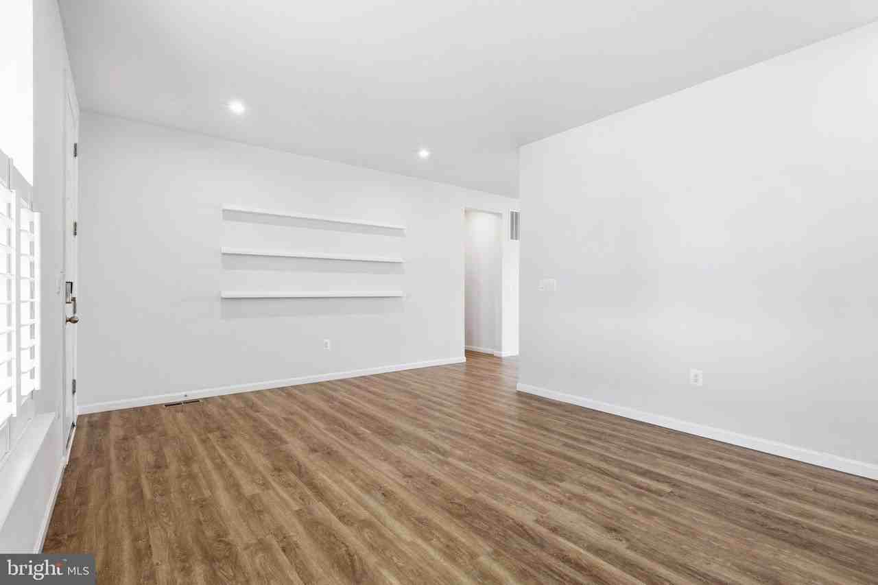 10302 Spotswood Dr - Photo 6 of 50