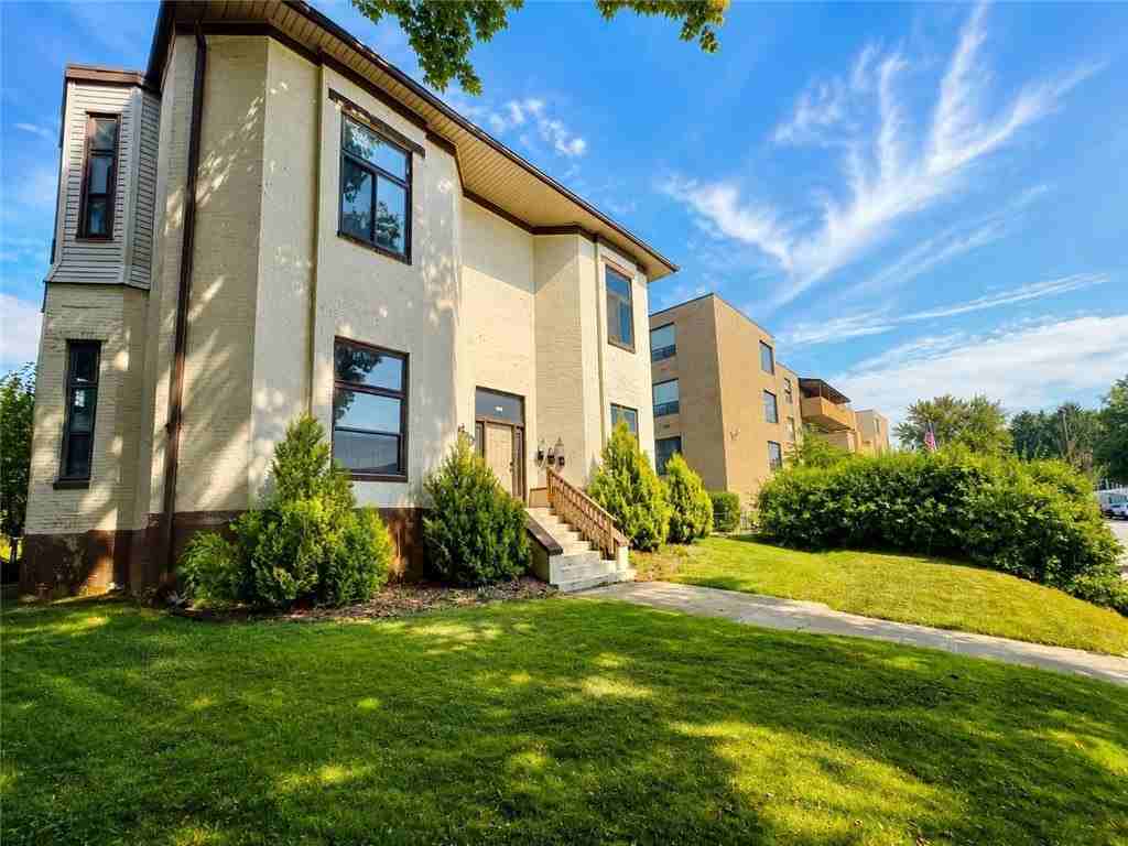 735 N Highland Ave - Photo 3 of 46