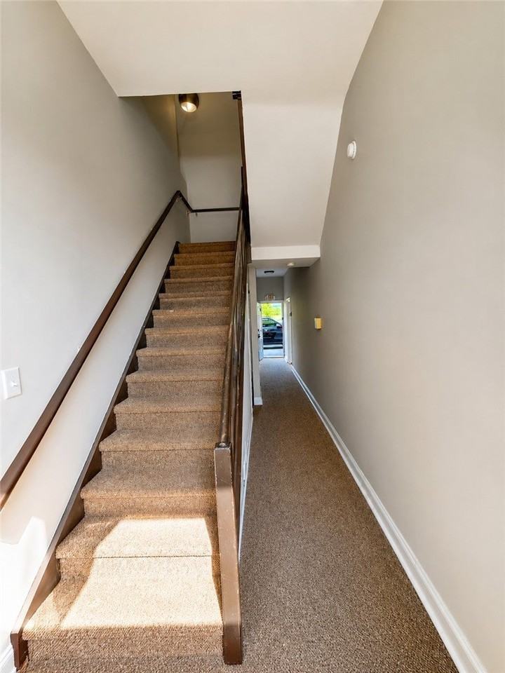 735 N Highland Ave - Photo 4 of 46