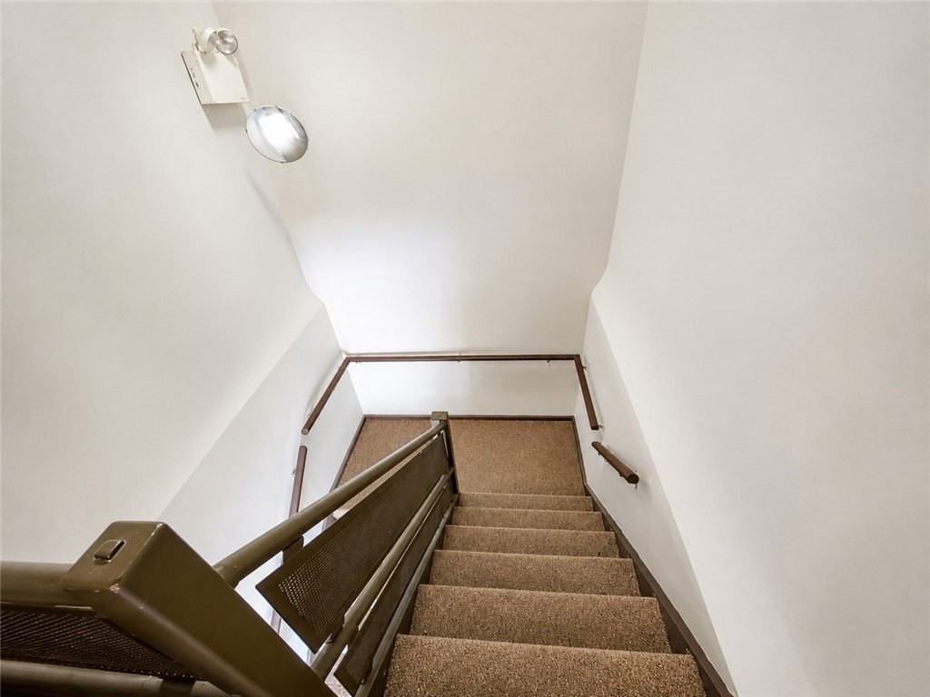 735 N Highland Ave - Photo 5 of 46