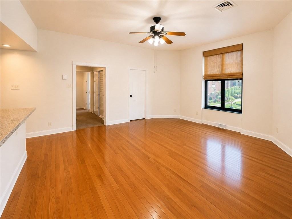 735 N Highland Ave - Photo 7 of 46