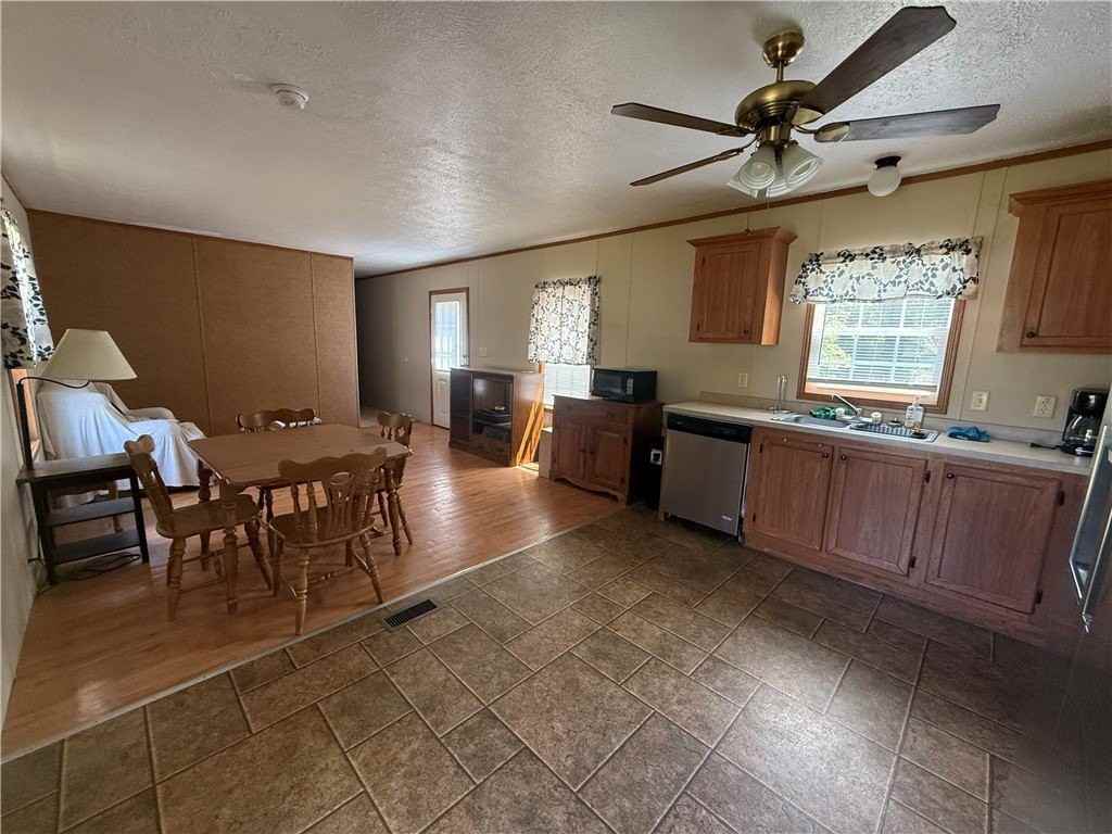 1761 Old Youngstown Rd - Photo 5 of 10