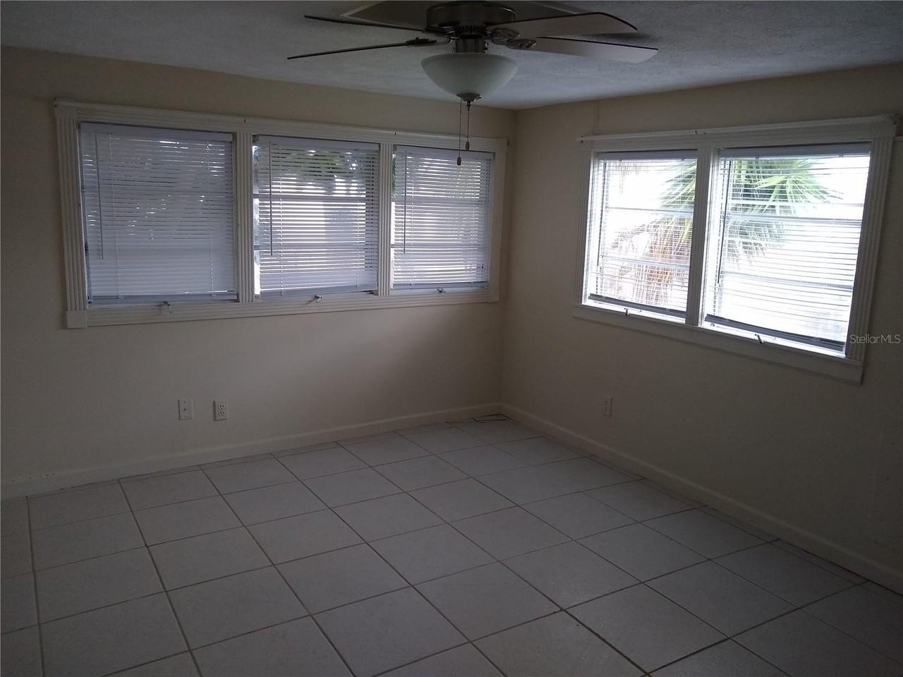 205 52nd Avenue Dr W - Photo 4 of 7