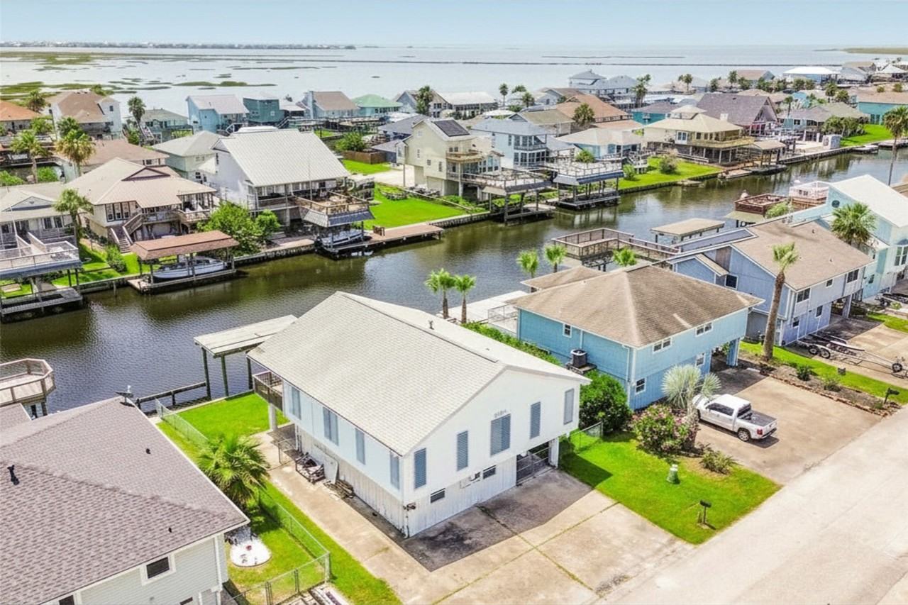 1073 Redfish St - Photo 2 of 34