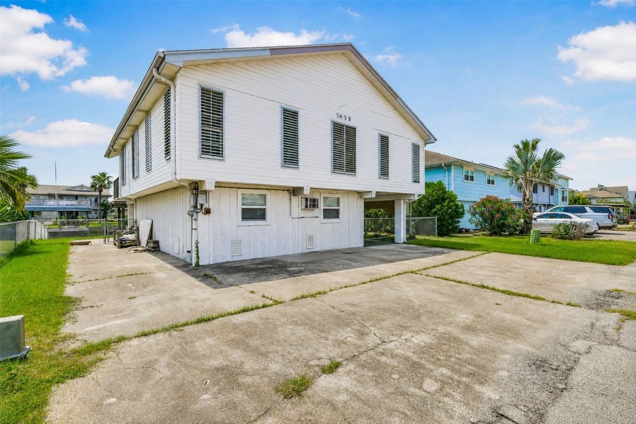 1073 Redfish St - Photo 3 of 34