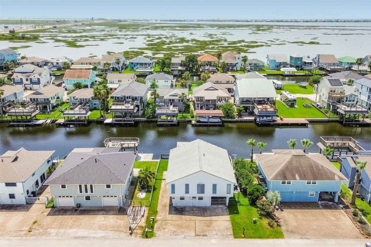 1073 Redfish St - Photo 4 of 34