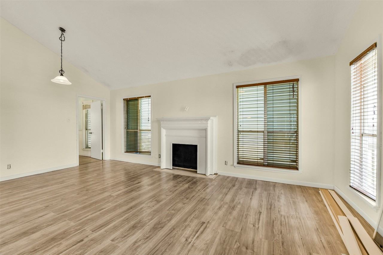 1073 Redfish St - Photo 6 of 34