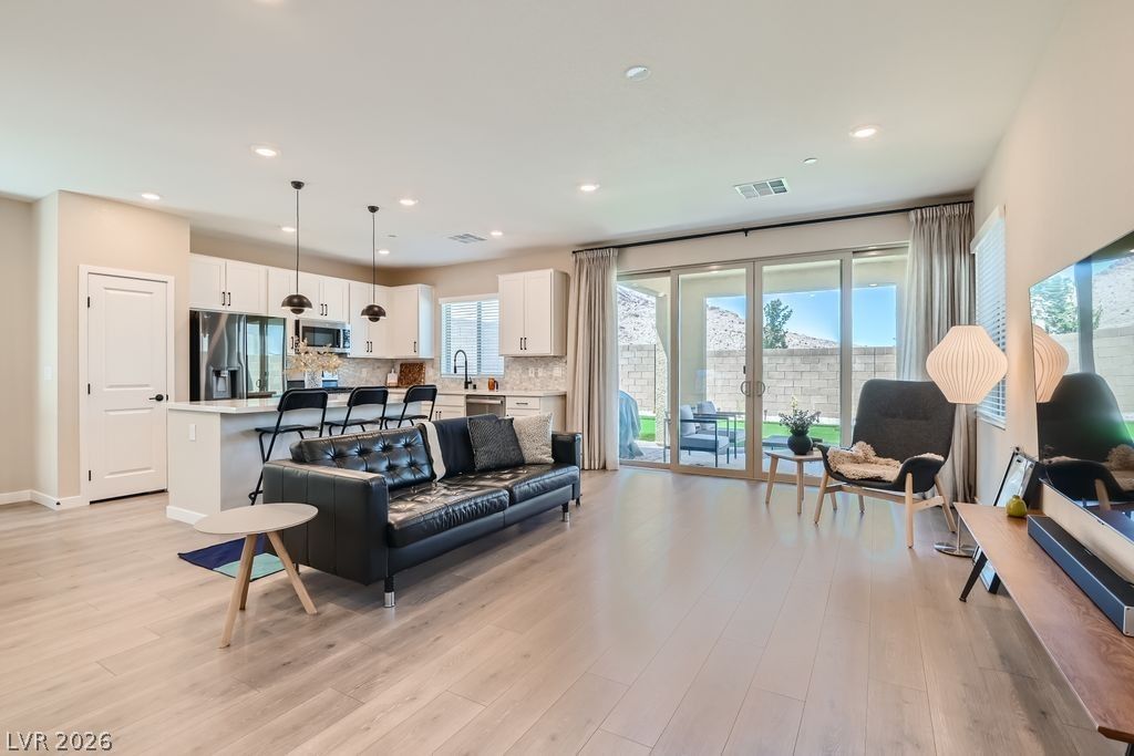 11604 Desert Hollow Ave - Photo 5 of 28