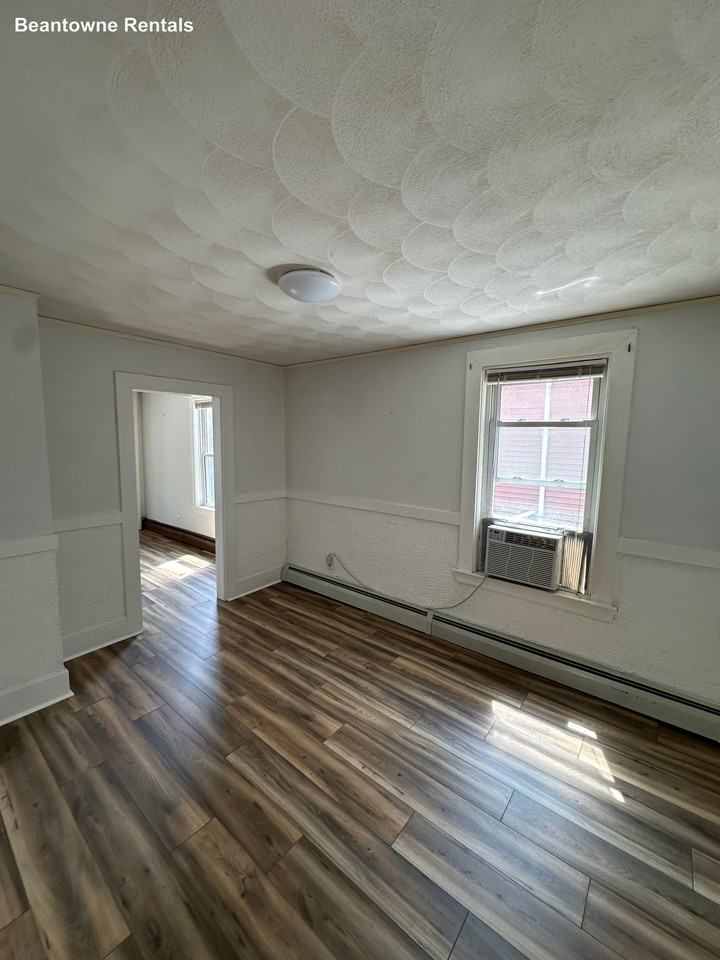 Trull St #1B - Photo 3 of 7