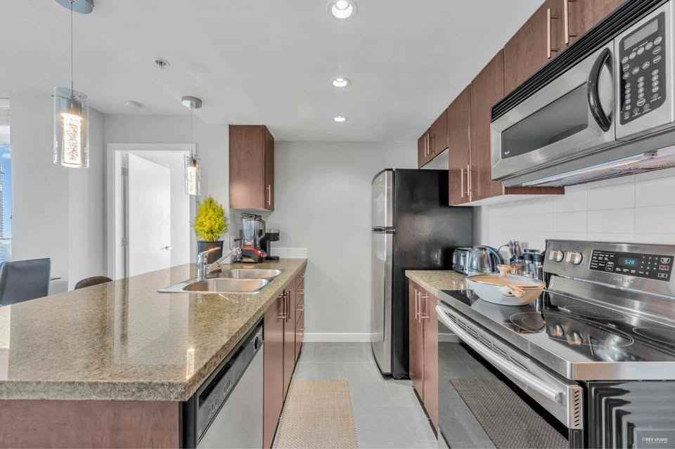688 Abbott Street #2507 - Photo 5 of 31