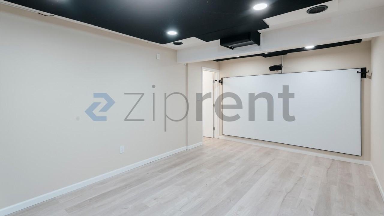 4762 Rio Rita Way - Photo 6 of 38