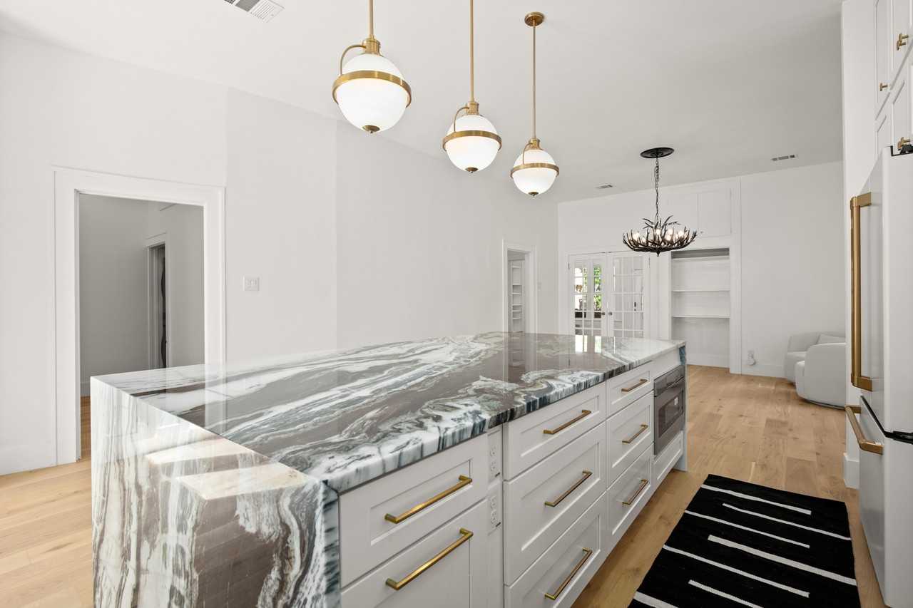 1604 Nickerson St - Photo 7 of 21