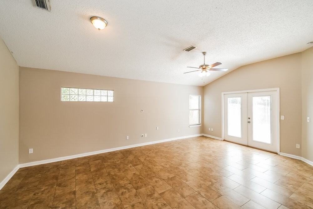 1141 Brookwood Bluff Rd E - Photo 5 of 16