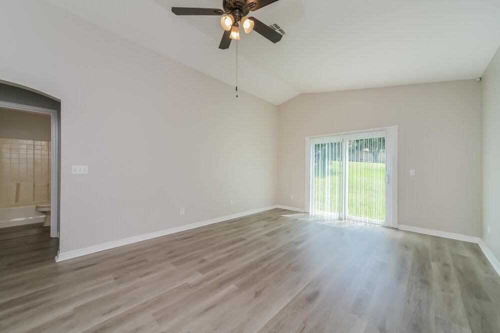 1323 Hillview Dr - Photo 4 of 16