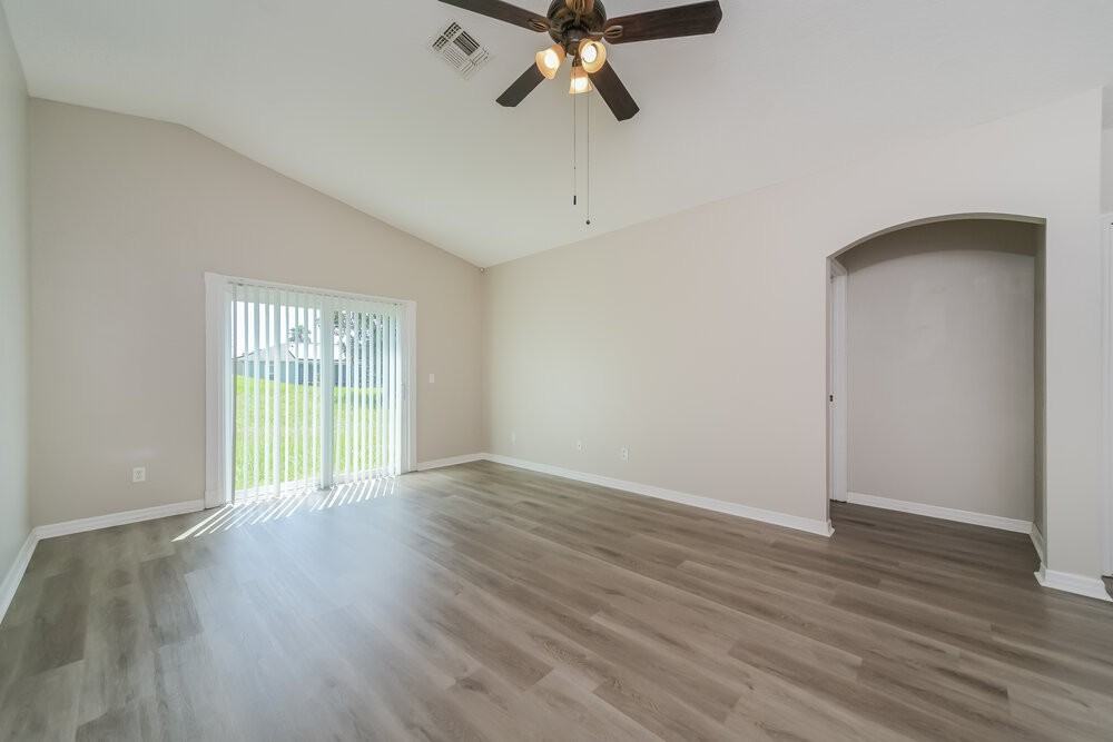 1323 Hillview Dr - Photo 5 of 16