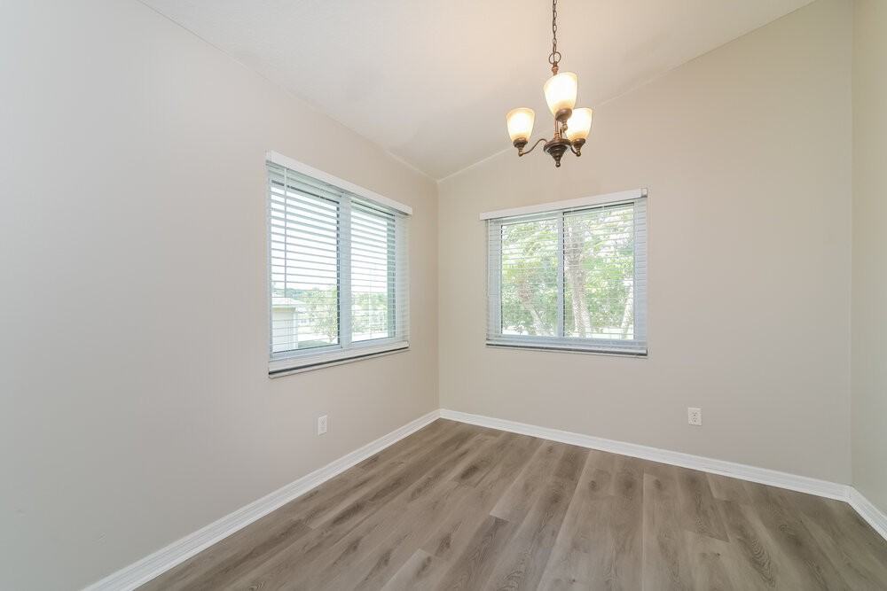 1323 Hillview Dr - Photo 7 of 16