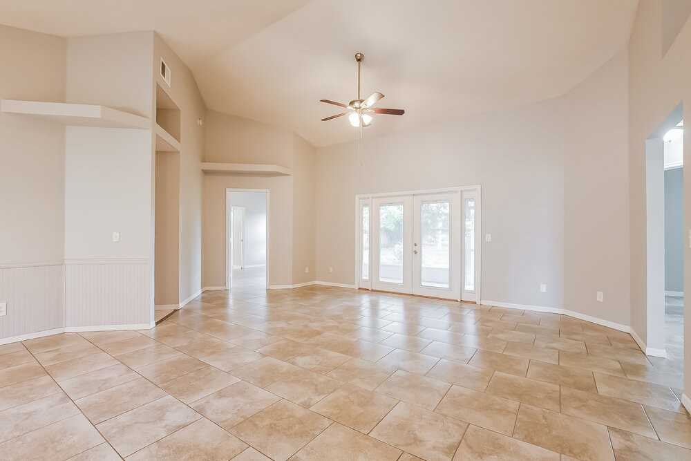 2523 Dovetail Dr - Photo 4 of 16