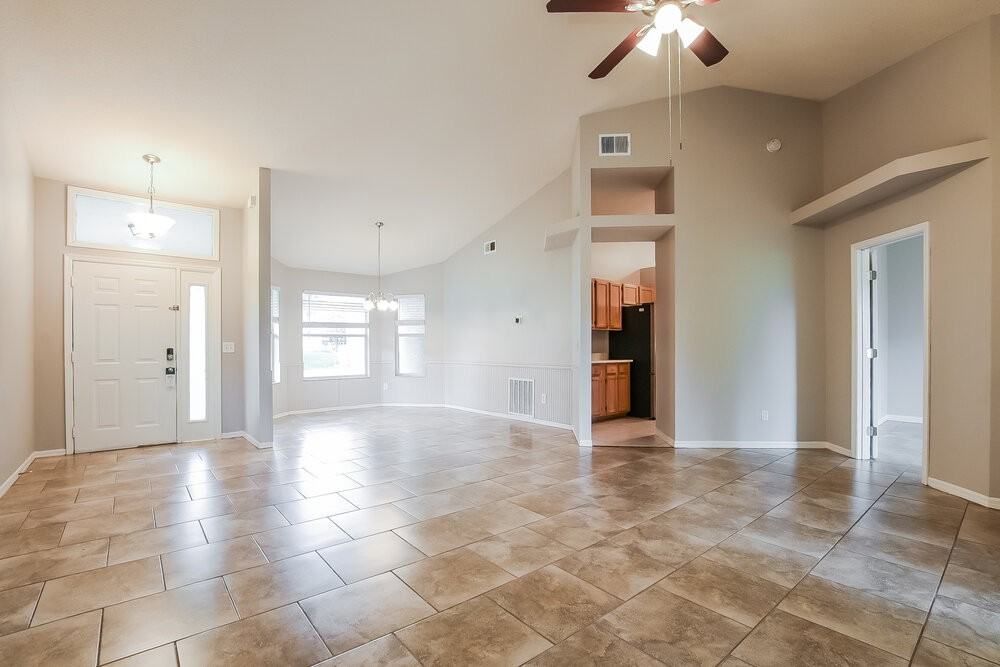 2523 Dovetail Dr - Photo 5 of 16